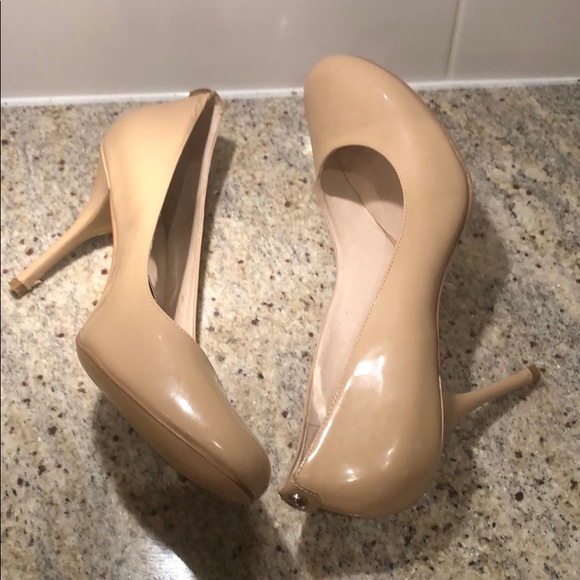 MICHAEL KORS Nude Patent Pumps - Picture 2 of 9